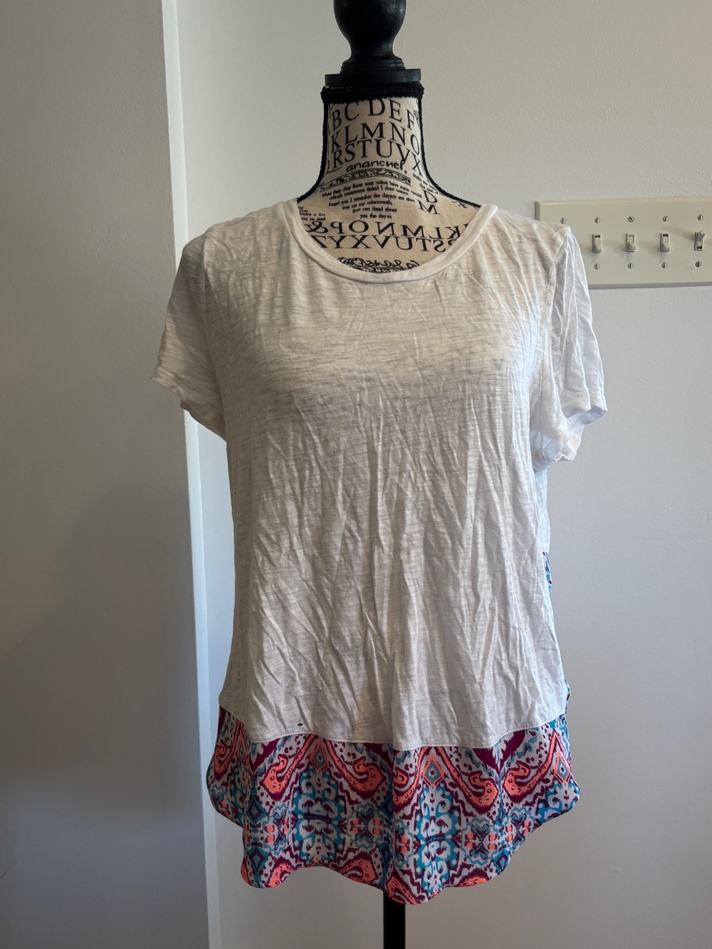 Express White Short-Sleeve Top with Pink and Blue Patterned Hem